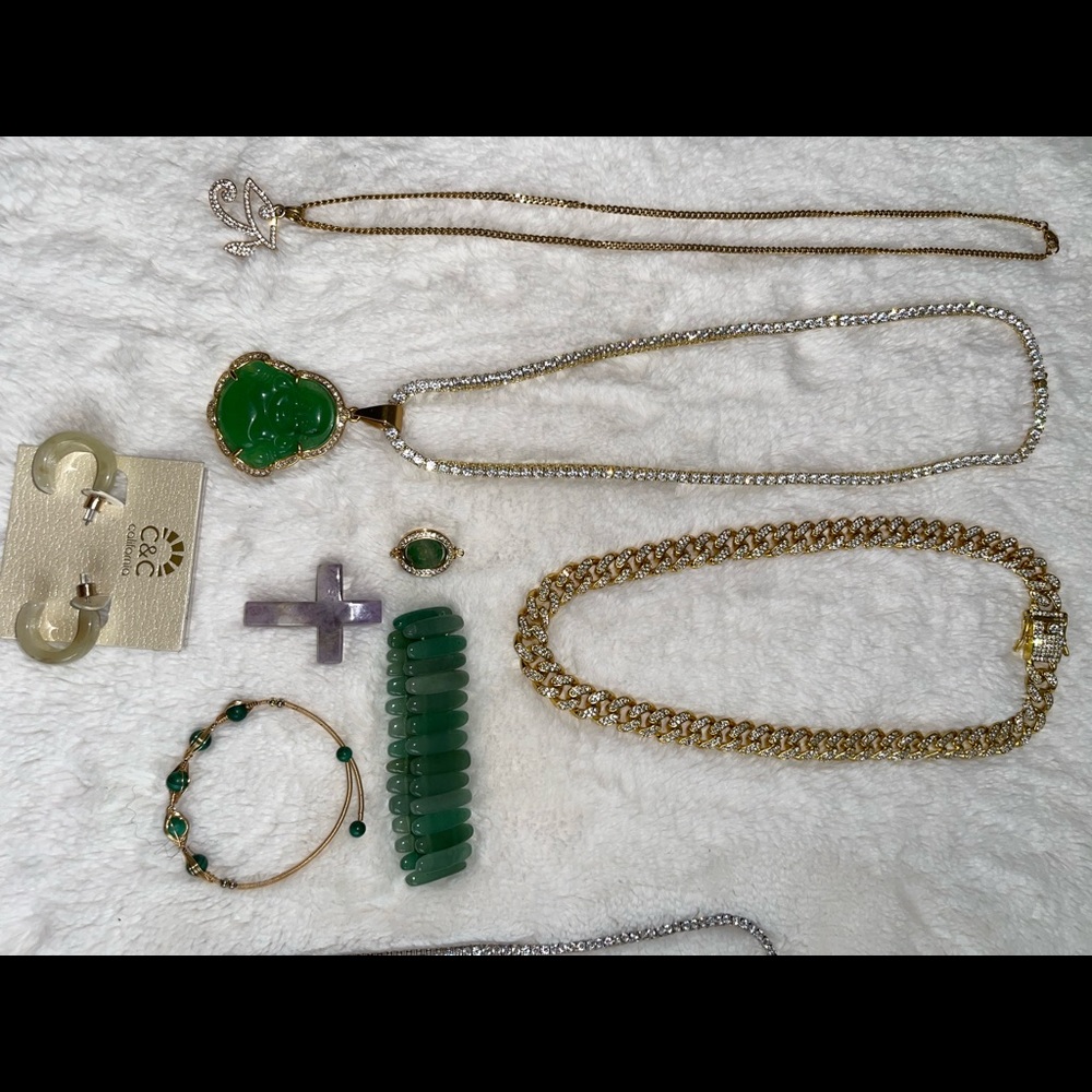 So many nice jewelry pieces!